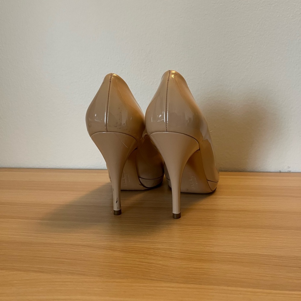 Ferragamo Nude Patent Leather Heels with Bow - Picture 4 of 6